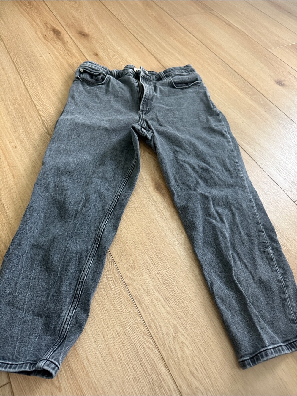 Abercrombie & Fitch Women’s The Mom High Rise Gray Jeans